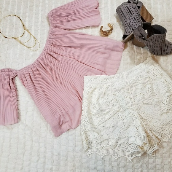 Dusty Rose Flowy Off the Shoulder Blouse NWT - Picture 3 of 8